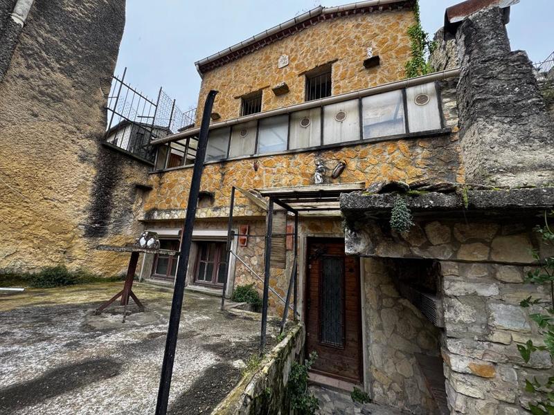 Maison - 96 m² - 4 pièces