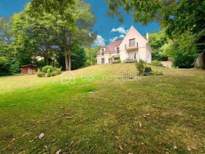 Maison - 250 m² - 10 pièces