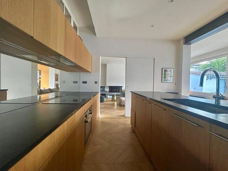 Maison - 230 m² - 6 pièces