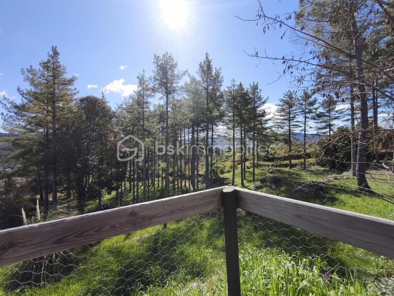 Propriété - 107 m² - 4 pièces