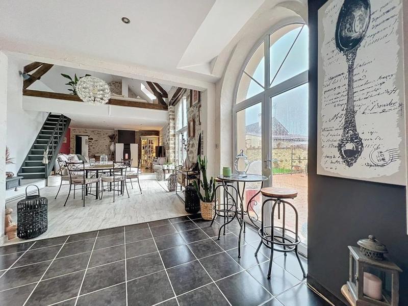 Maison ancienne - 285 m² - 8 pièces