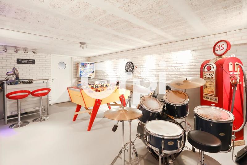 Maison - 243 m² - 8 pièces