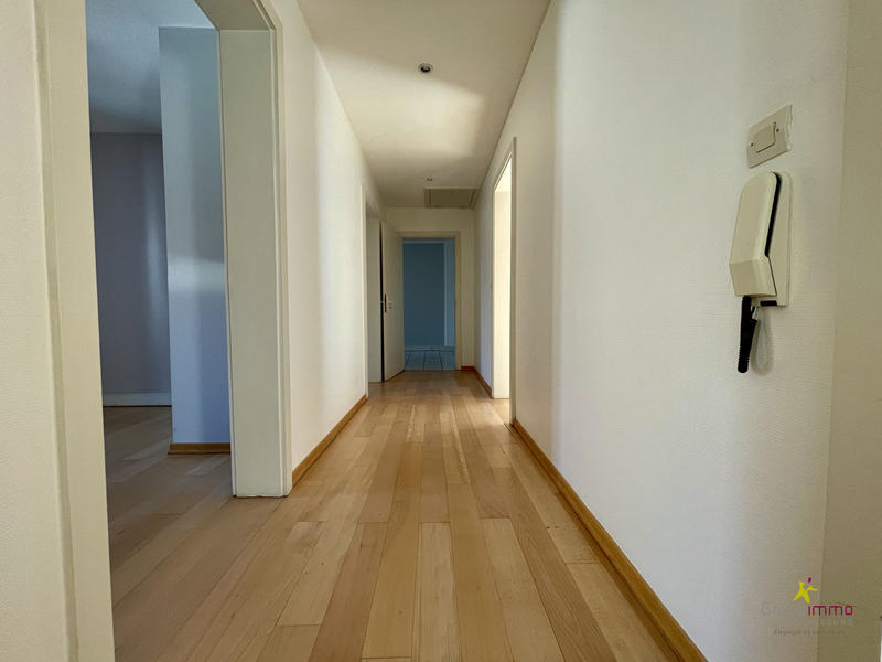 Local d'activités - 82 m² - 4 pièces