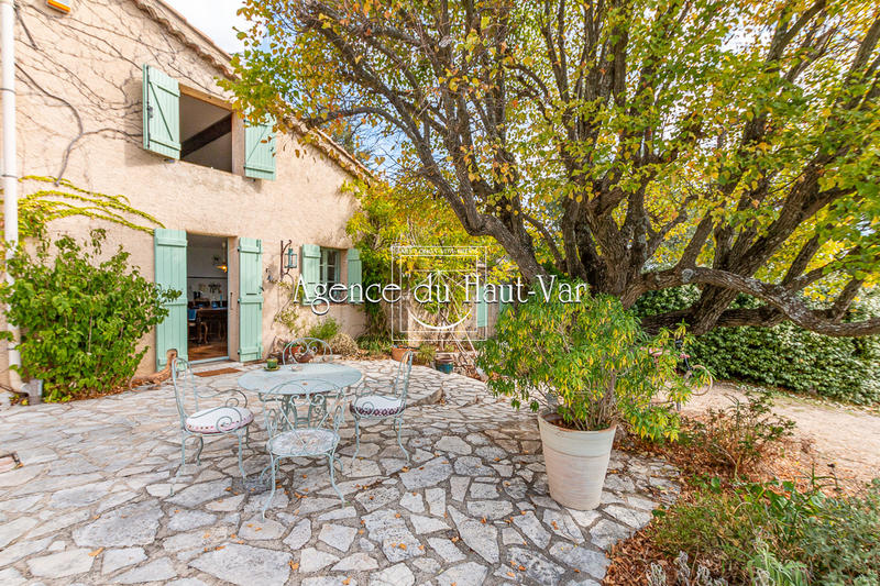 Propriété - 477 m² - 8 pièces