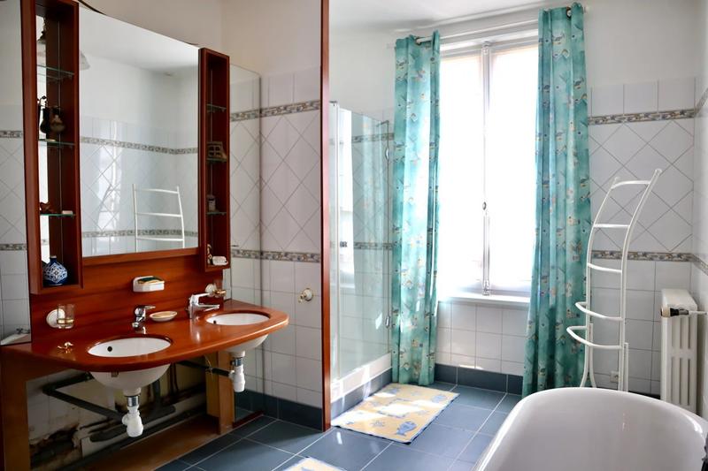 Maison - 275 m² - 10 pièces