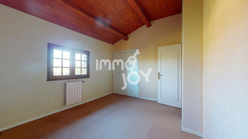 Maison - 220 m² - 8 pièces