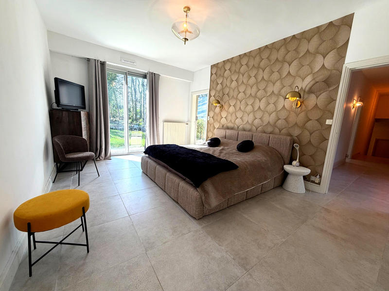 Maison - 334 m² - 8 pièces