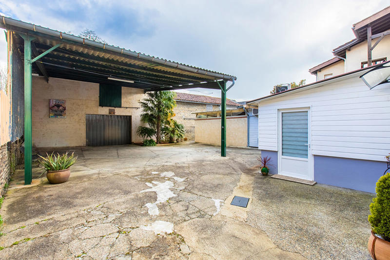 Immeuble - 96 m² - 12 pièces