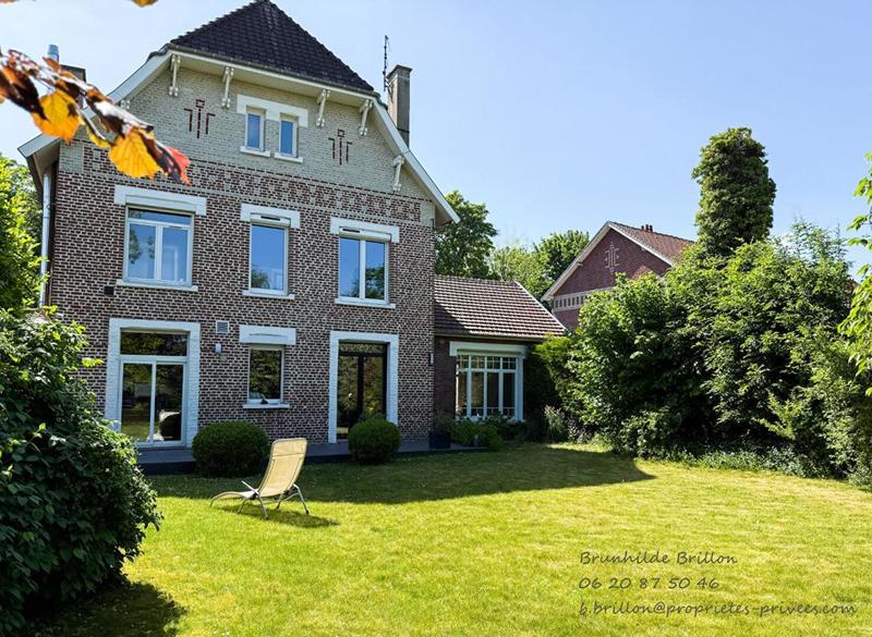 Maison - 215 m² - 9 pièces