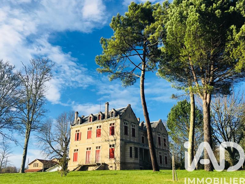 Maison - 471 m² - 11 pièces