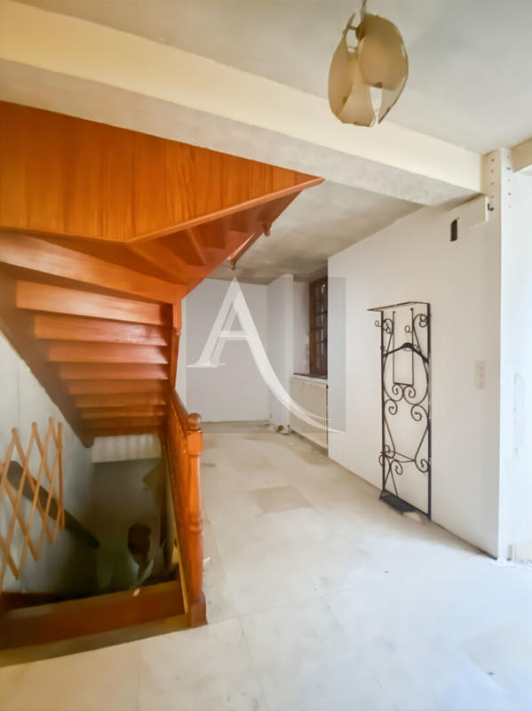Maison - 230 m² - 7 pièces