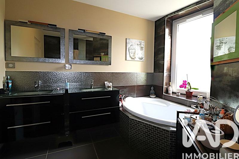 Maison - 205 m² - 8 pièces