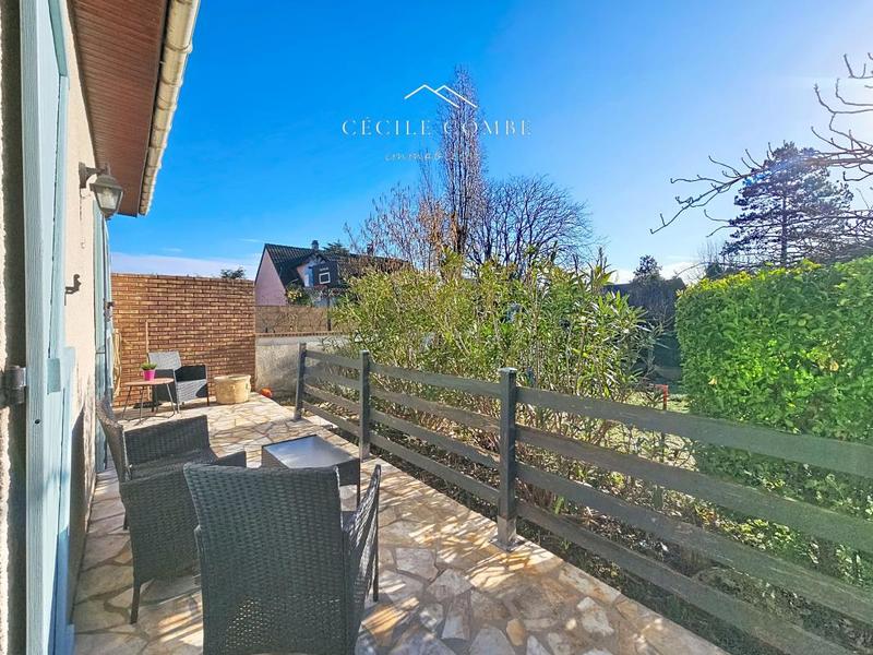 Pavillon - 180 m² - 7 pièces