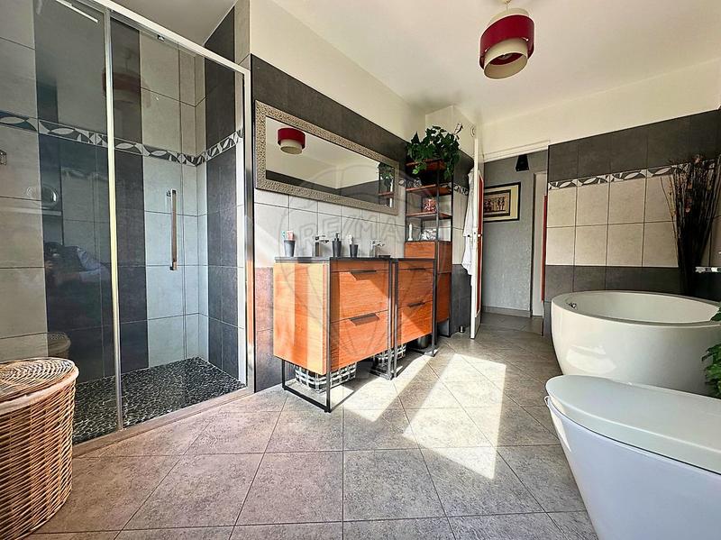 Maison - 161 m² - 8 pièces