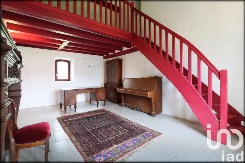 Maison - 1 500 m² - 25 pièces