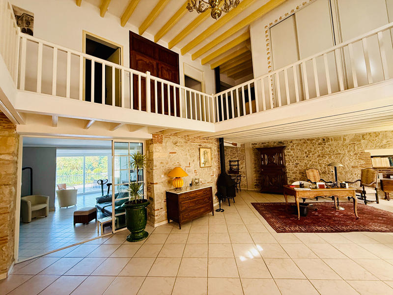 Maison - 259 m² - 7 pièces