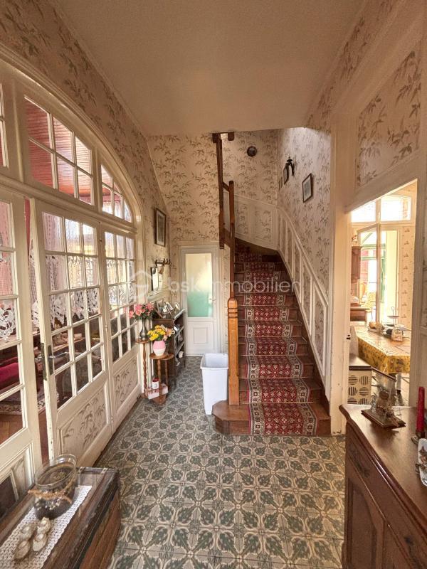 Maison - 230 m² - 7 pièces