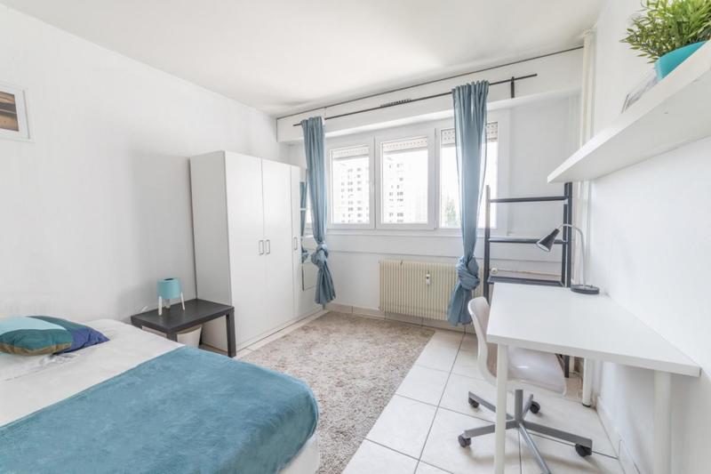 Chambre - 12 m² - 4 pièces
