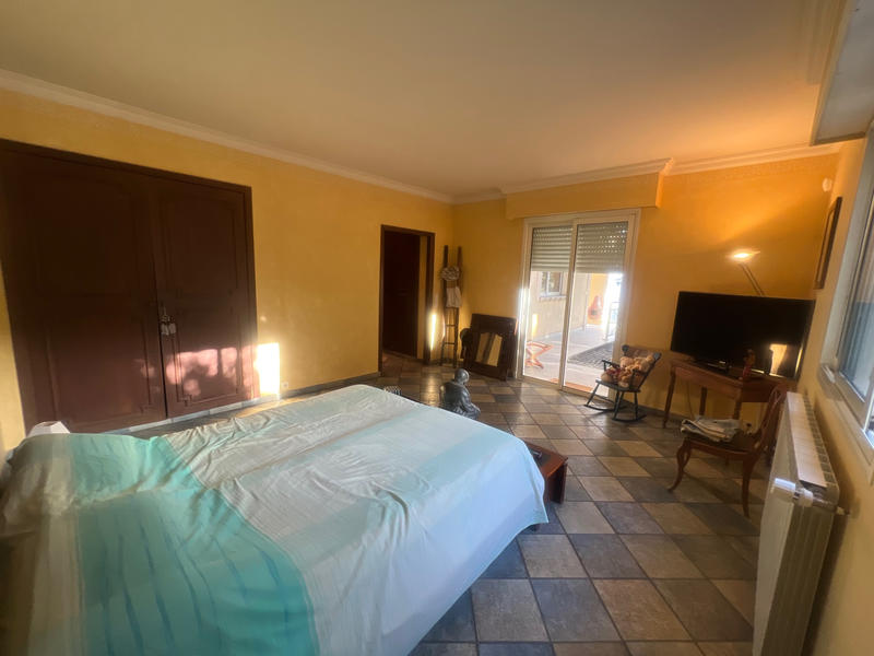 Villa - 220 m² - 8 pièces