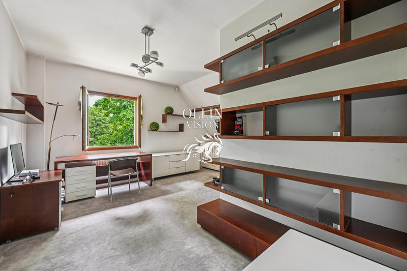 Maison - 365 m² - 12 pièces