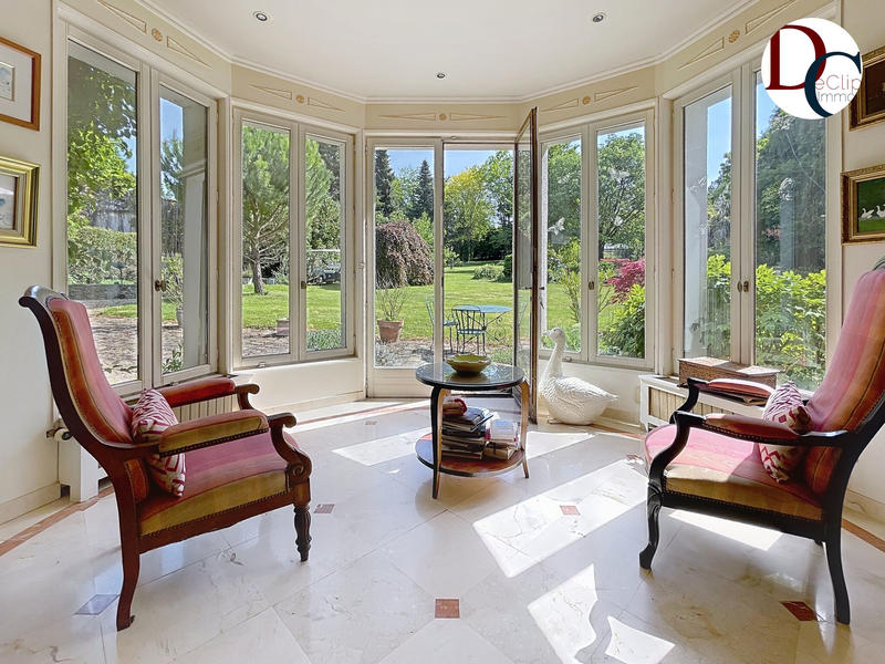 Maison - 335 m² - 9 pièces