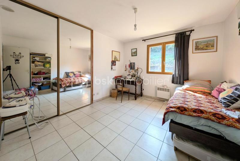 Propriété - 257 m² - 11 pièces