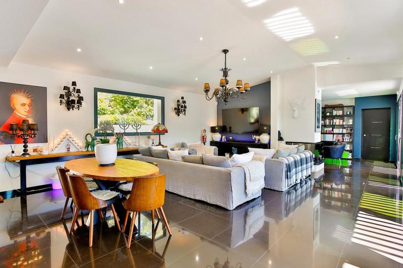 Villa - 300 m² - 10 pièces