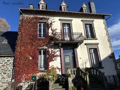 Maison - 206 m² - 14 pièces