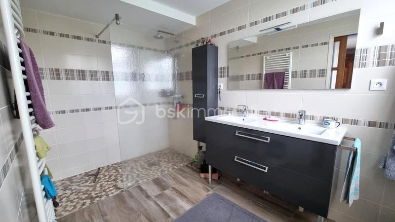 Maison - 225 m² - 8 pièces