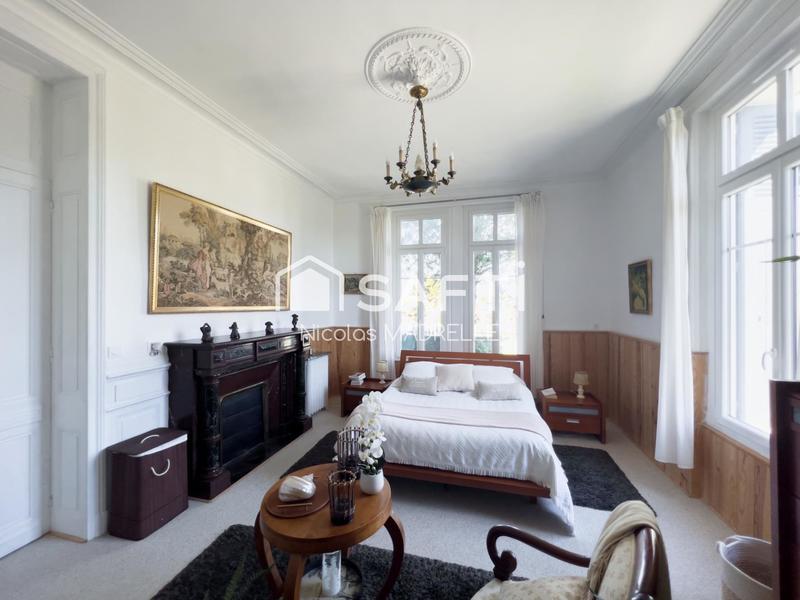 Maison - 450 m² - 12 pièces