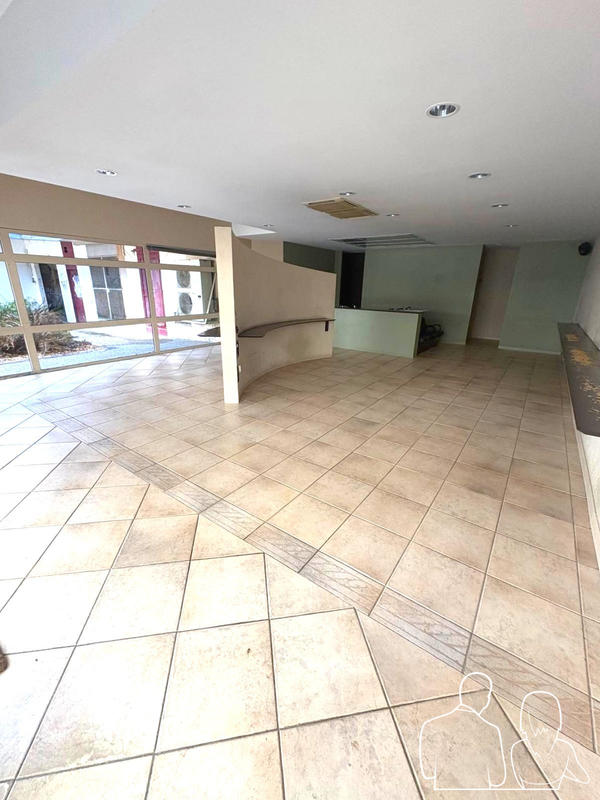 Local commercial - 90 m² - 3 pièces