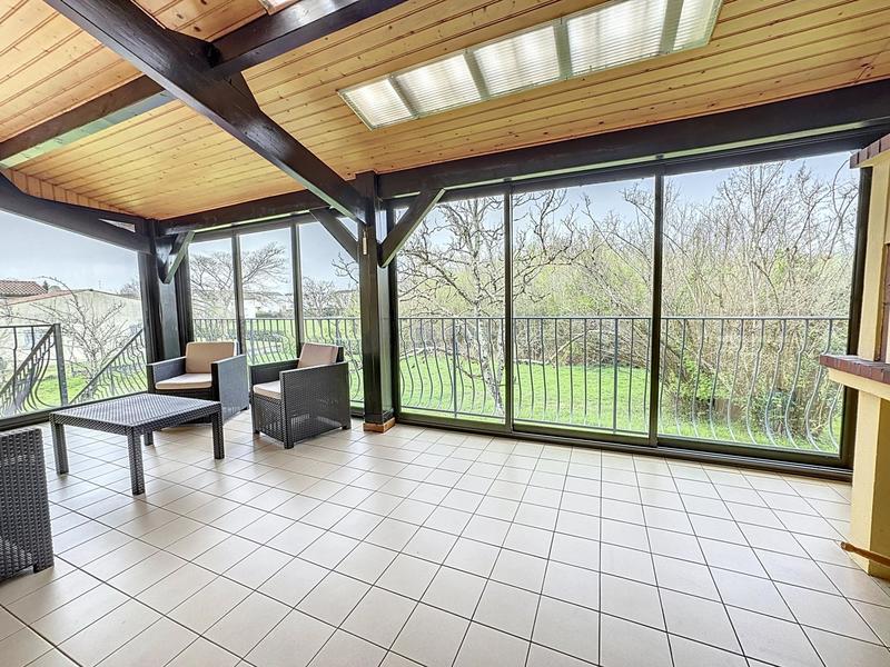 Maison - 217 m² - 8 pièces