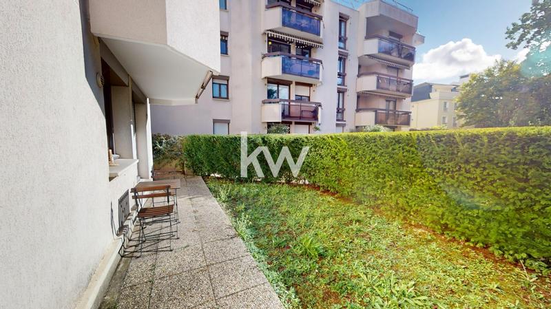 Local commercial - 180 m² - 10 pièces