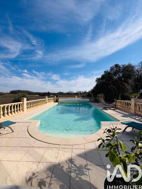 Maison - 211 m² - 7 pièces