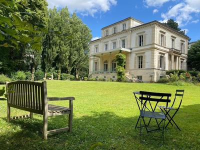 Appartement - 189 m² - 8 pièces