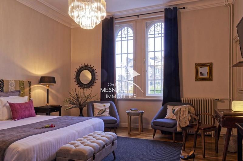 Maison - 236 m² - 8 pièces