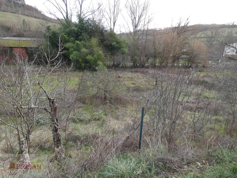 Terrain constructible - 1 600 m²