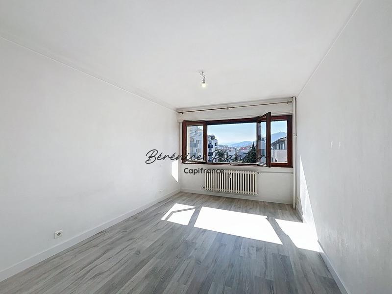 Appartement - 80 m² - 3 pièces