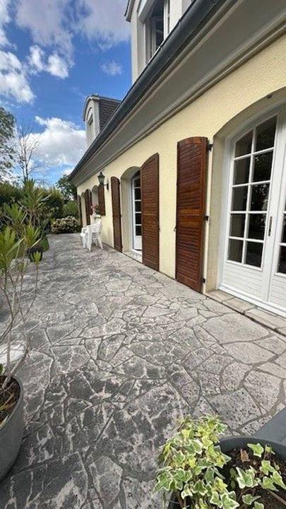 Propriété - 200 m² - 8 pièces