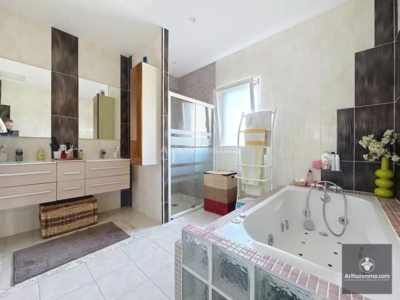 Maison - 200 m² - 9 pièces