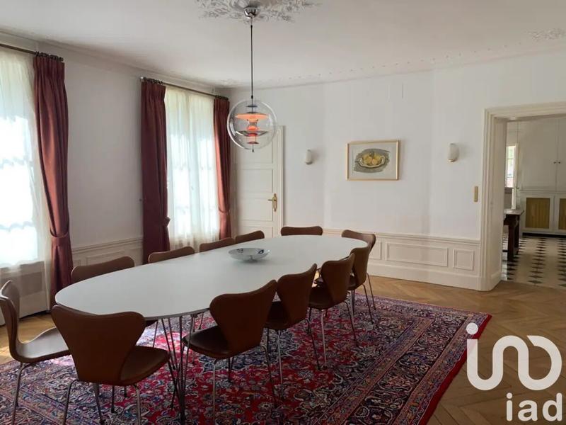 Maison - 290 m² - 9 pièces