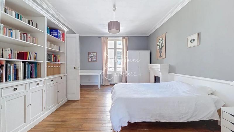 Maison de ville - 235 m² - 10 pièces