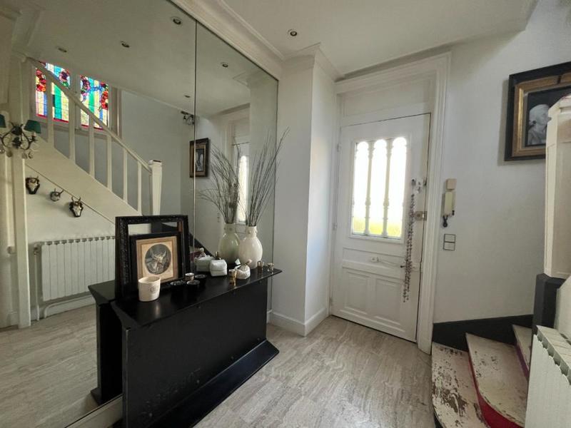 Maison - 252 m² - 9 pièces