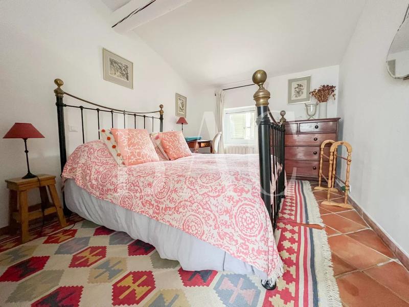 Villa - 300 m² - 8 pièces