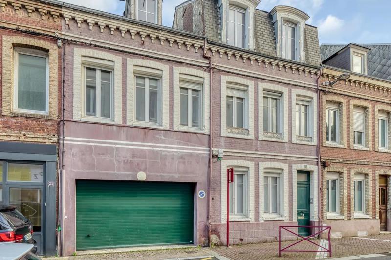 Maison - 238 m² - 11 pièces