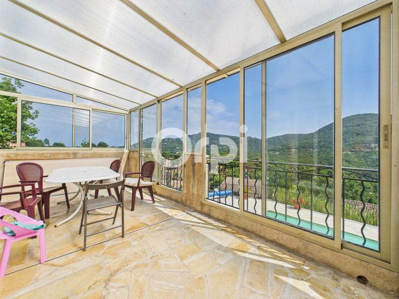 Maison - 245 m² - 8 pièces