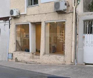 Magasins - 85 m² - 5 pièces