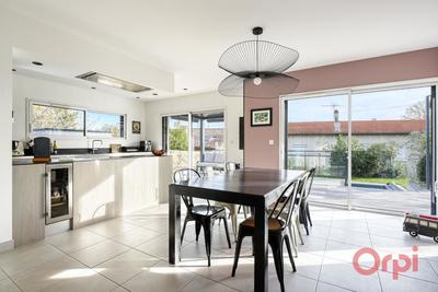 Maison - 147 m² - 5 pièces