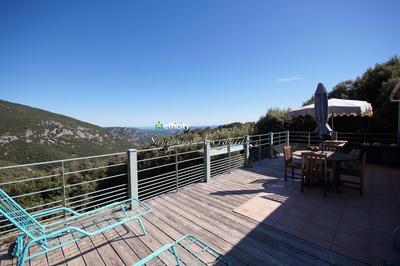 Maison - 104 m² - 5 pièces