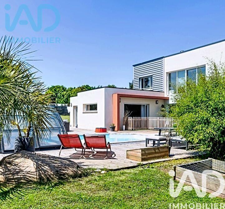 Maison - 216 m² - 8 pièces